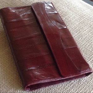 ❤️Gorgeous Burgundy Eel Skin Wallet❤️